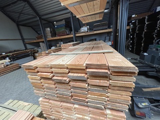 Ca. 120x Douglas Zweeds Rabat, 26x195mm, lengte 400cm
